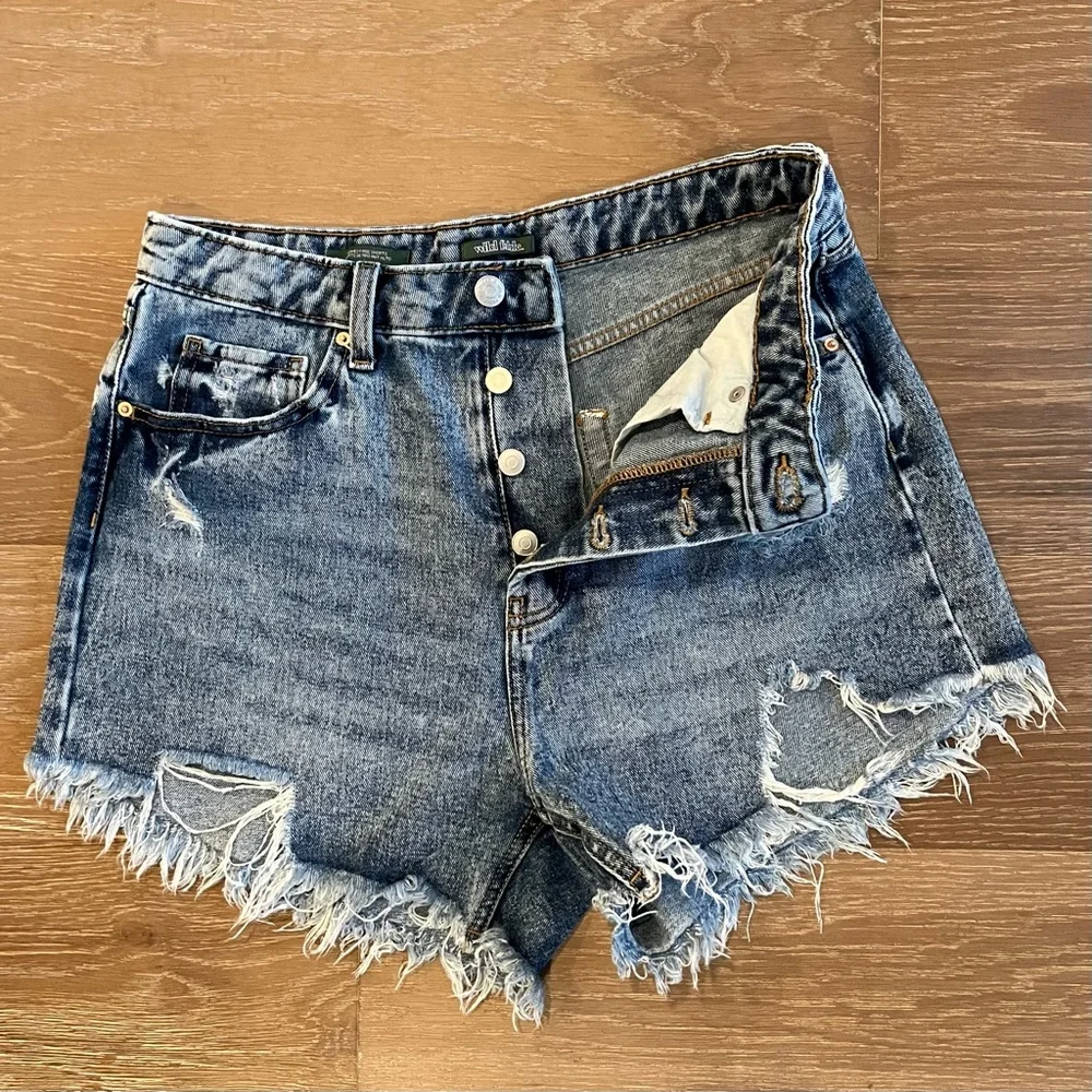 Wild Fable Women’s Denim Shorts Acid Wash Size 10 - Picture 3 of 7